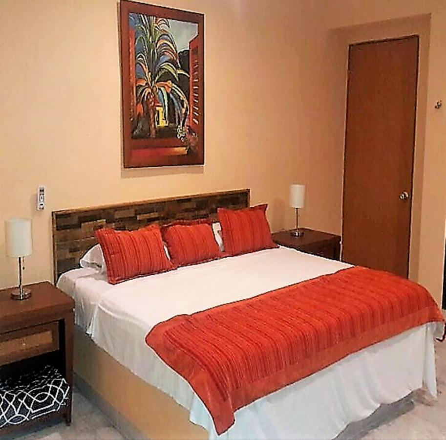 Hotel Versalles Suites Cancún Exterior foto